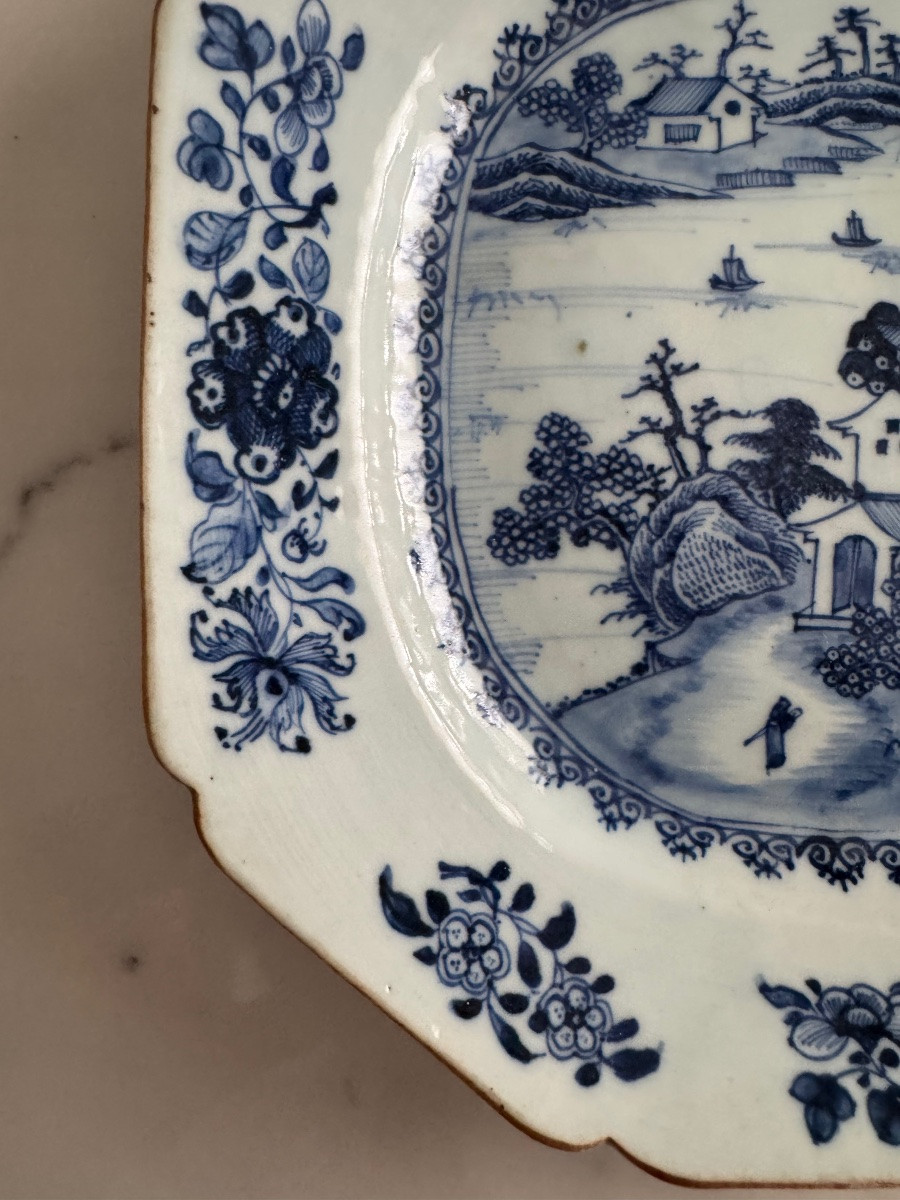 Plat Octogonal En Porcelaine à Décor De Paysage Aux Pagodes En Camaïeu Bleu  Chine -photo-3
