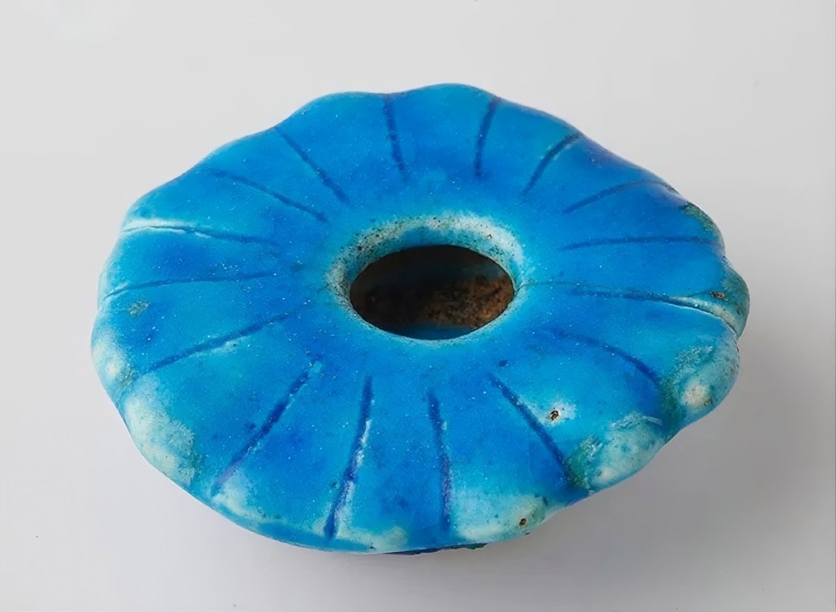 Rare encrier méloniforme à glaçure turquoise - Iran médiéval, vers 1150-1250