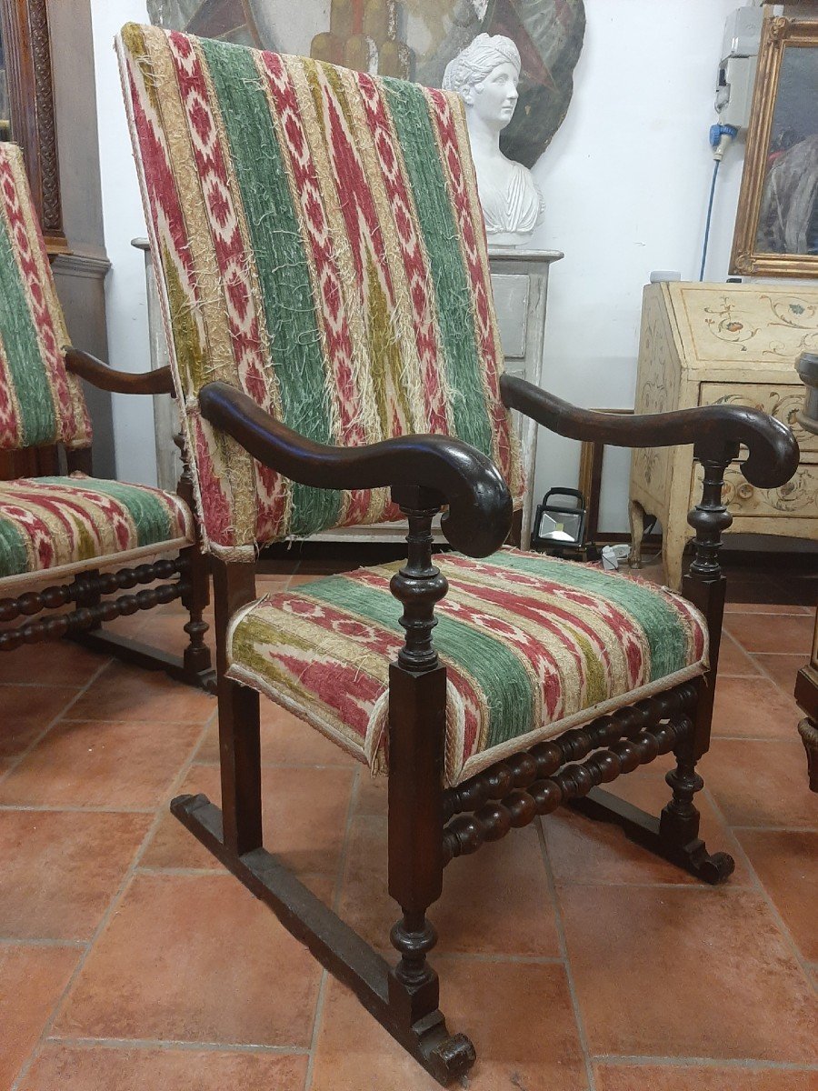 Four Walnut Highchairs From The 17th Century-photo-3