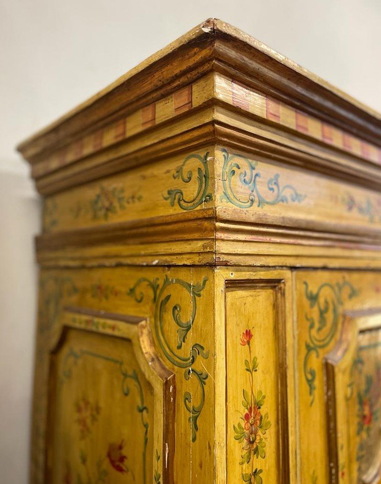 Painted Cabinet Of The '700-photo-3
