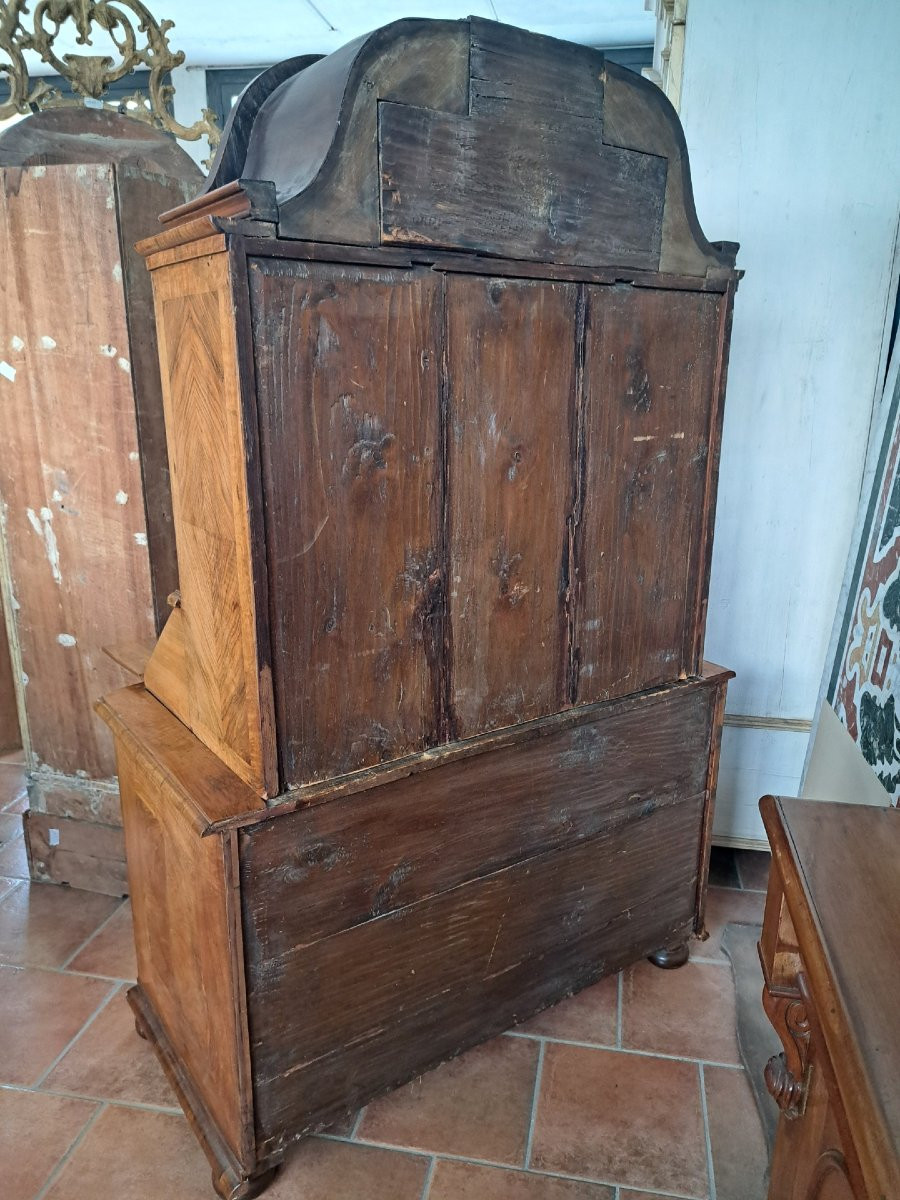 Troumeau Moulu Dans La Rayure De Noyer Et Le Racine De Noyer-photo-2