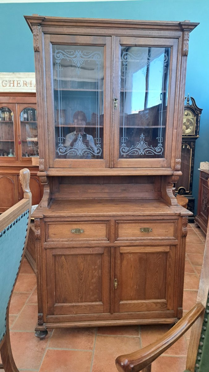 Showcase Of The Nineteenth Century With Decorated Glass-photo-3