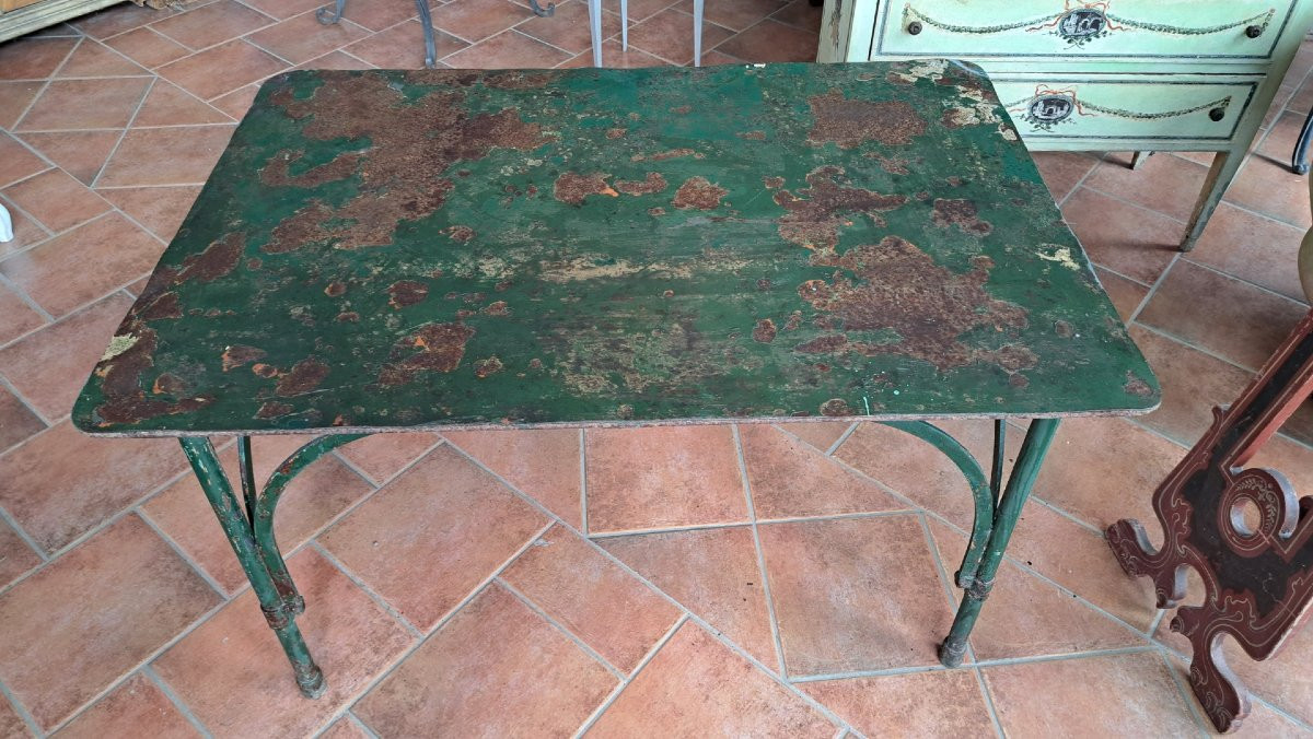 Table rectangulaire en fer avec des arcs-photo-4