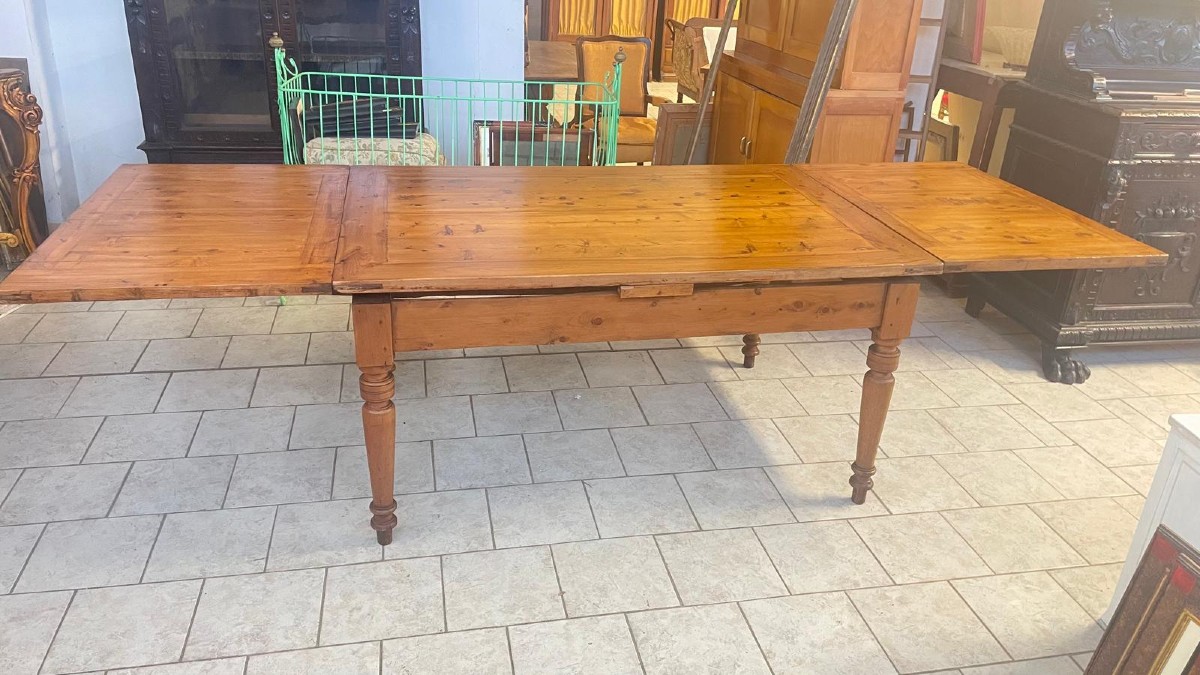 Table extensible dans le cyprès