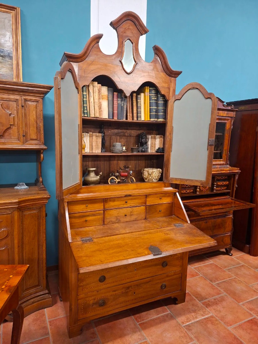  Trumeau en noyer incrusté