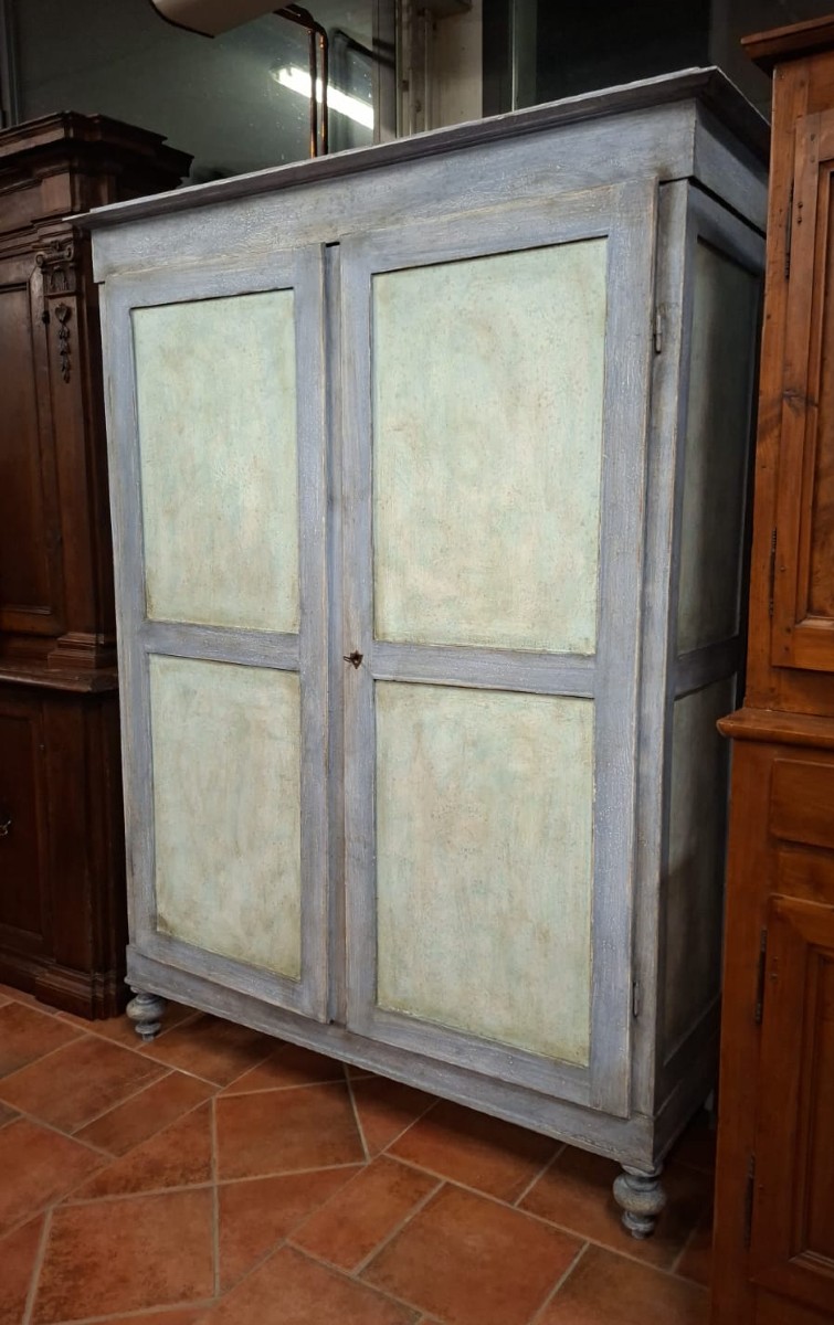 Armoire du XIXe siècle peinte