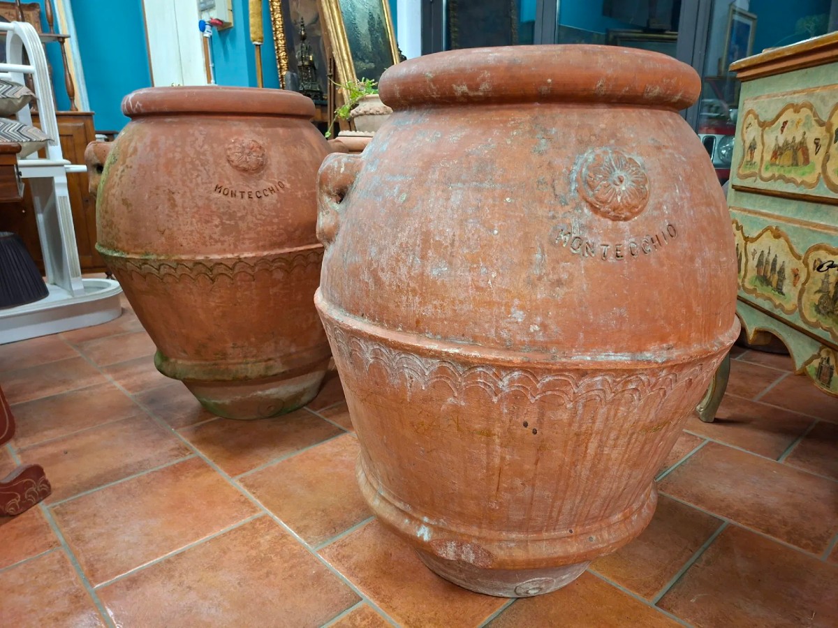 Couple d’orces en terre cuite du XIXe siècle, manufacture Montecchio, Toscane