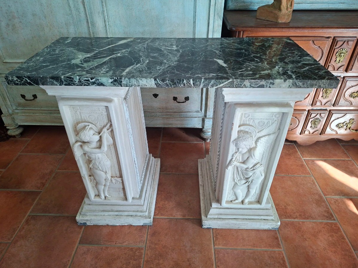 Table de centre, base en plâtre et plateau en marbre.