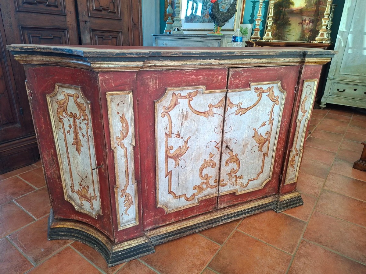 Placard de style XVIIIe siècle peint