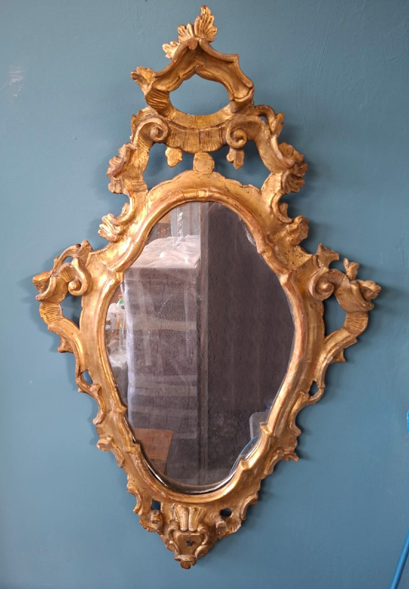 Miroir doré du XVIIIe siècle
