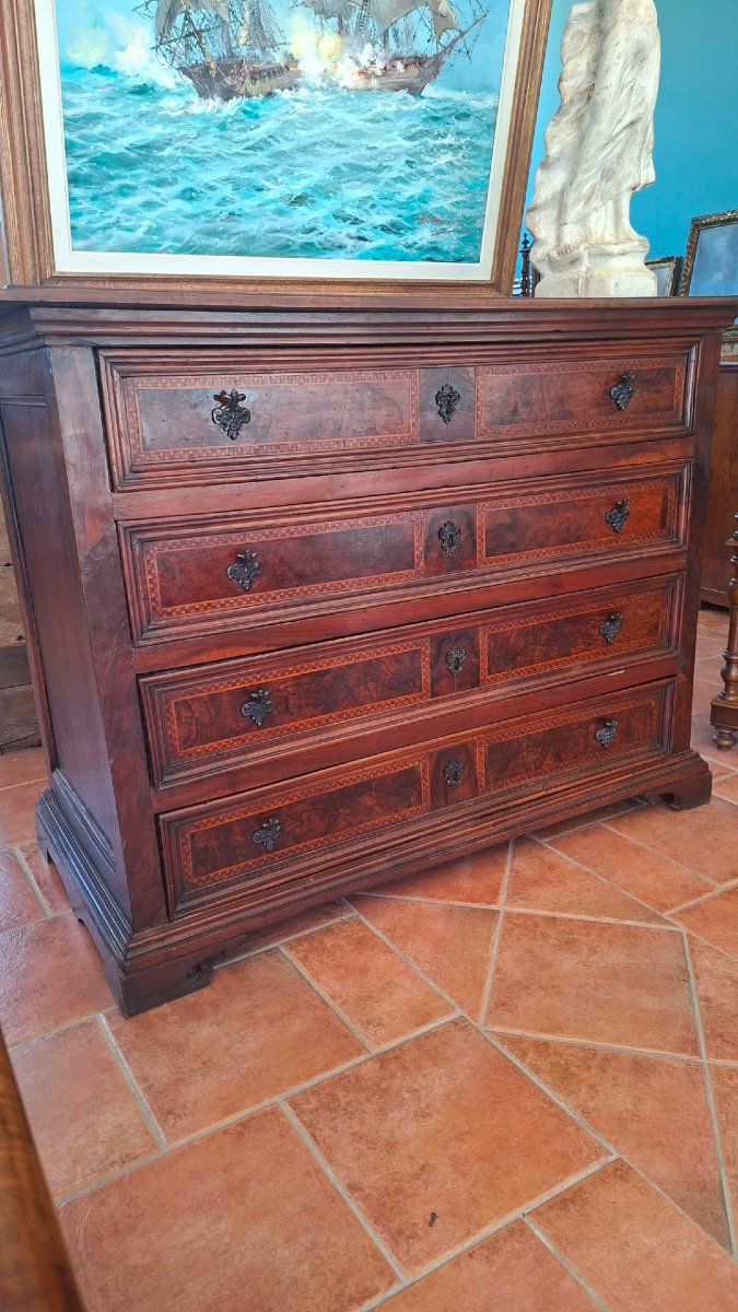 Walnut Chest Of Drawers With Veneer And Inlay.-photo-3