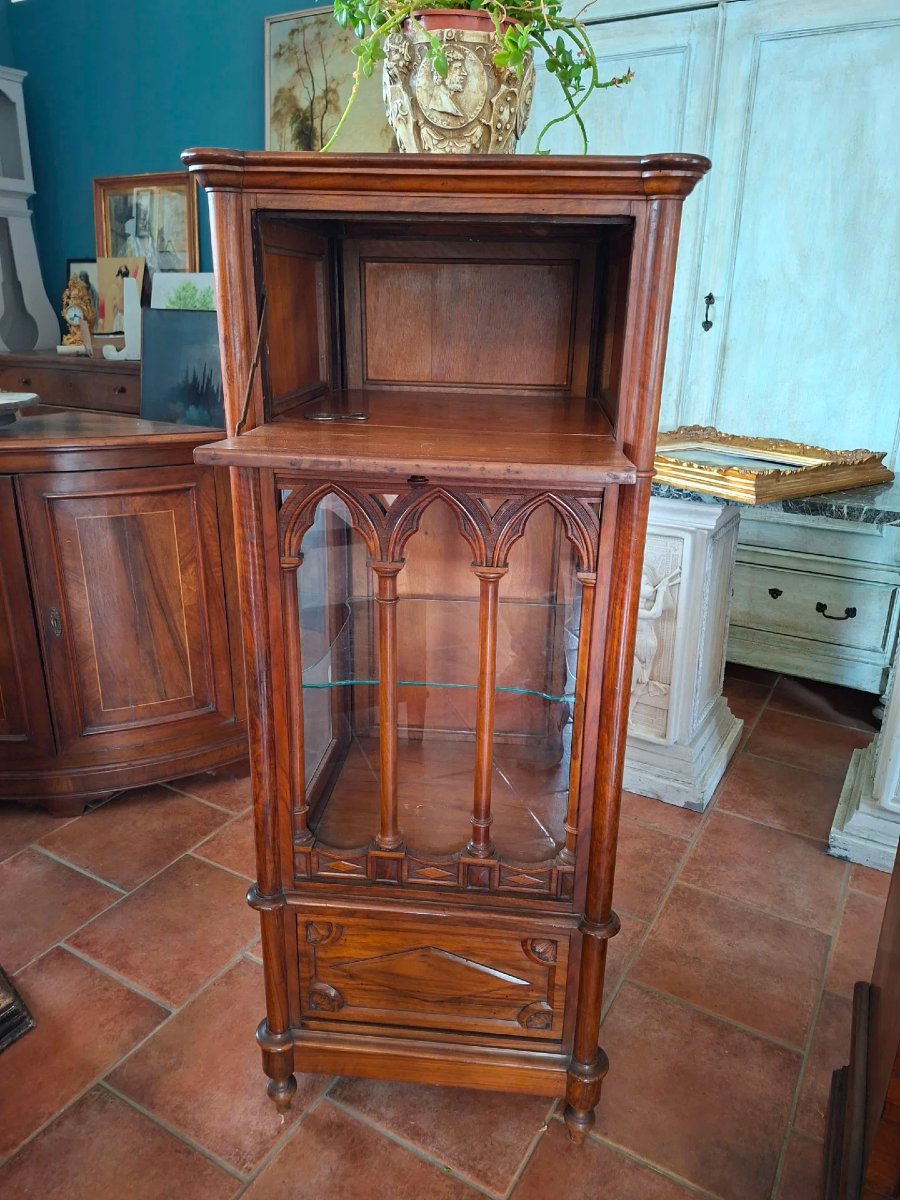 Vitrine de centre en noyer de style néogothique-photo-1