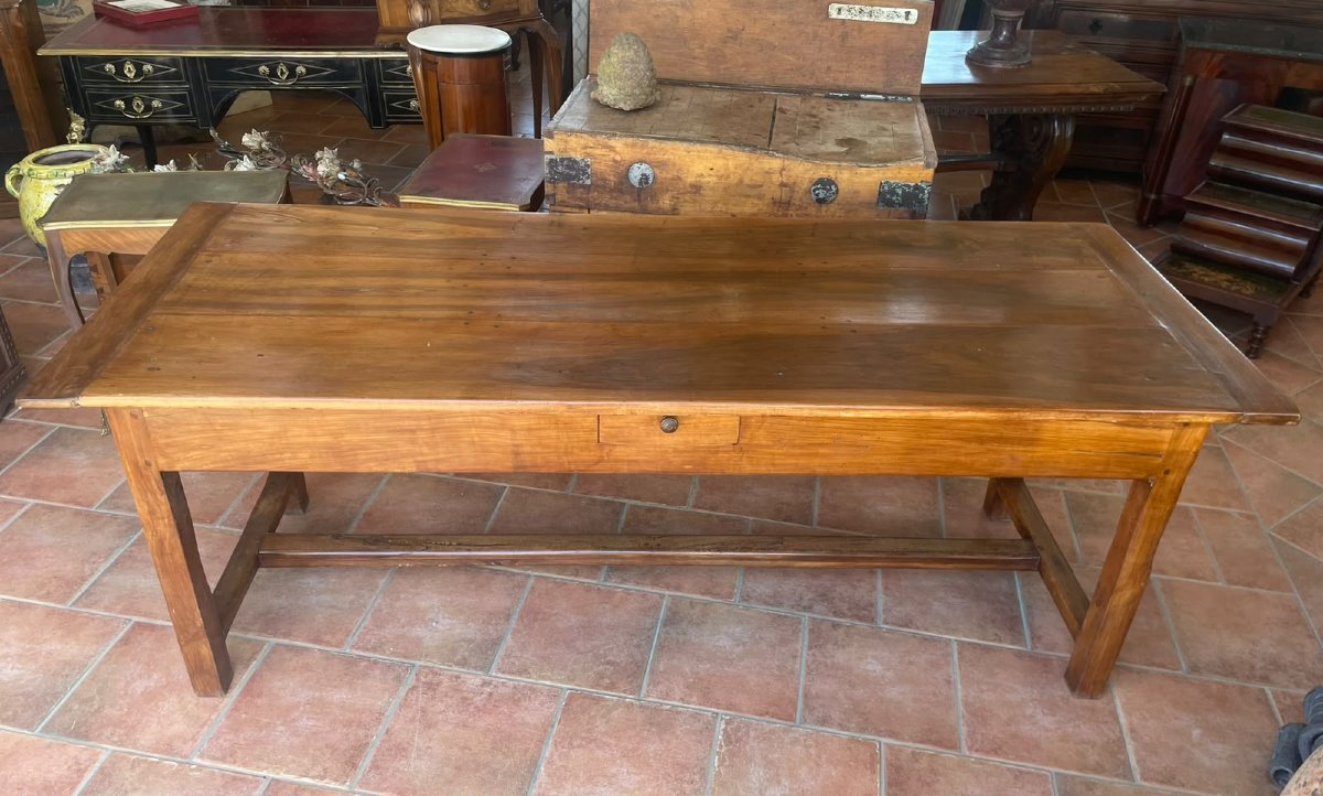 Grande table en noyer blond 
