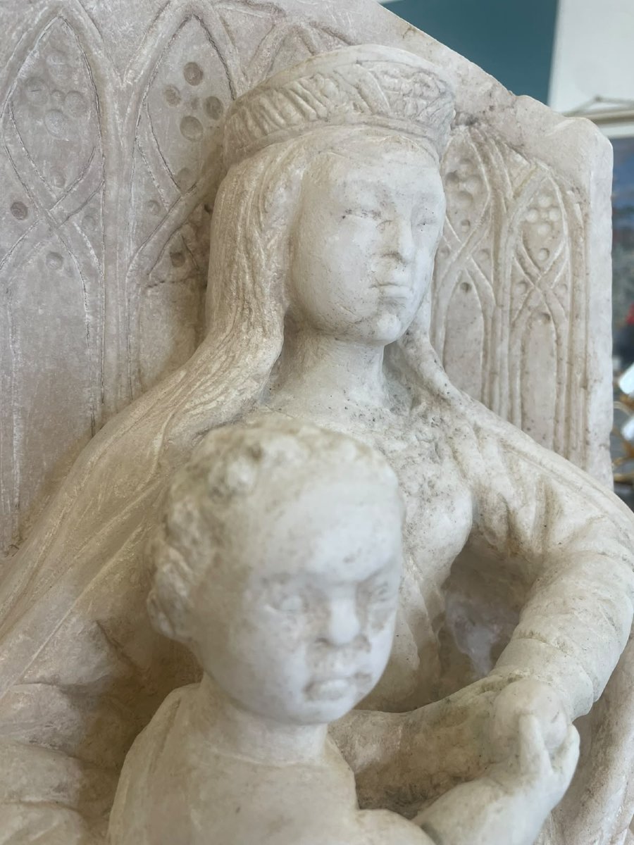 Sculpture en albâtre "Madone sur le trône avec enfant"-photo-2