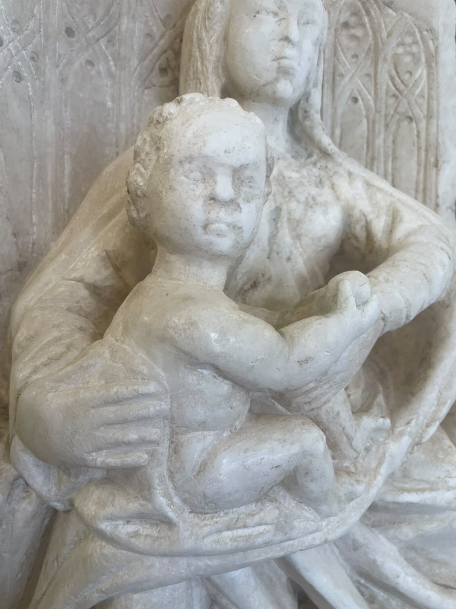 Sculpture en albâtre "Madone sur le trône avec enfant"-photo-3