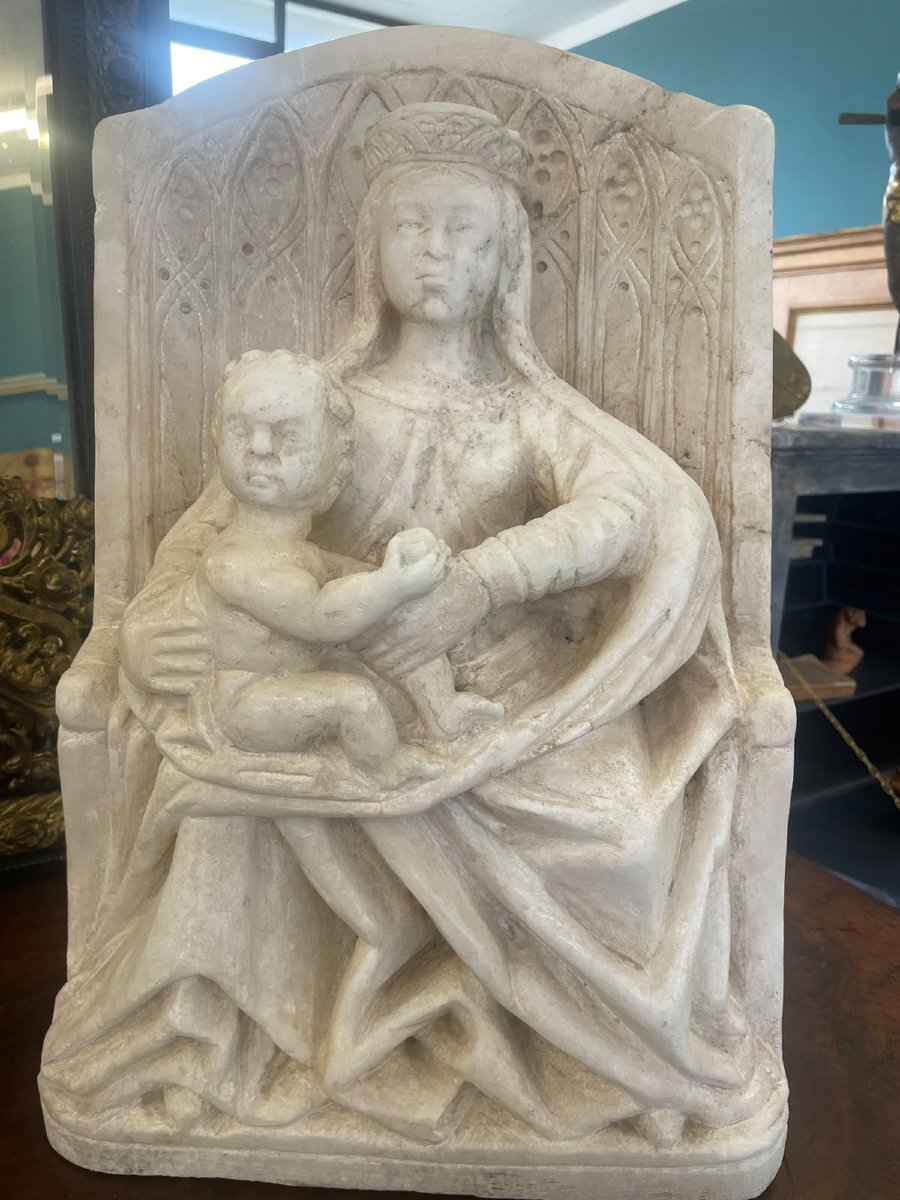 Sculpture en albâtre "Madone sur le trône avec enfant"-photo-2