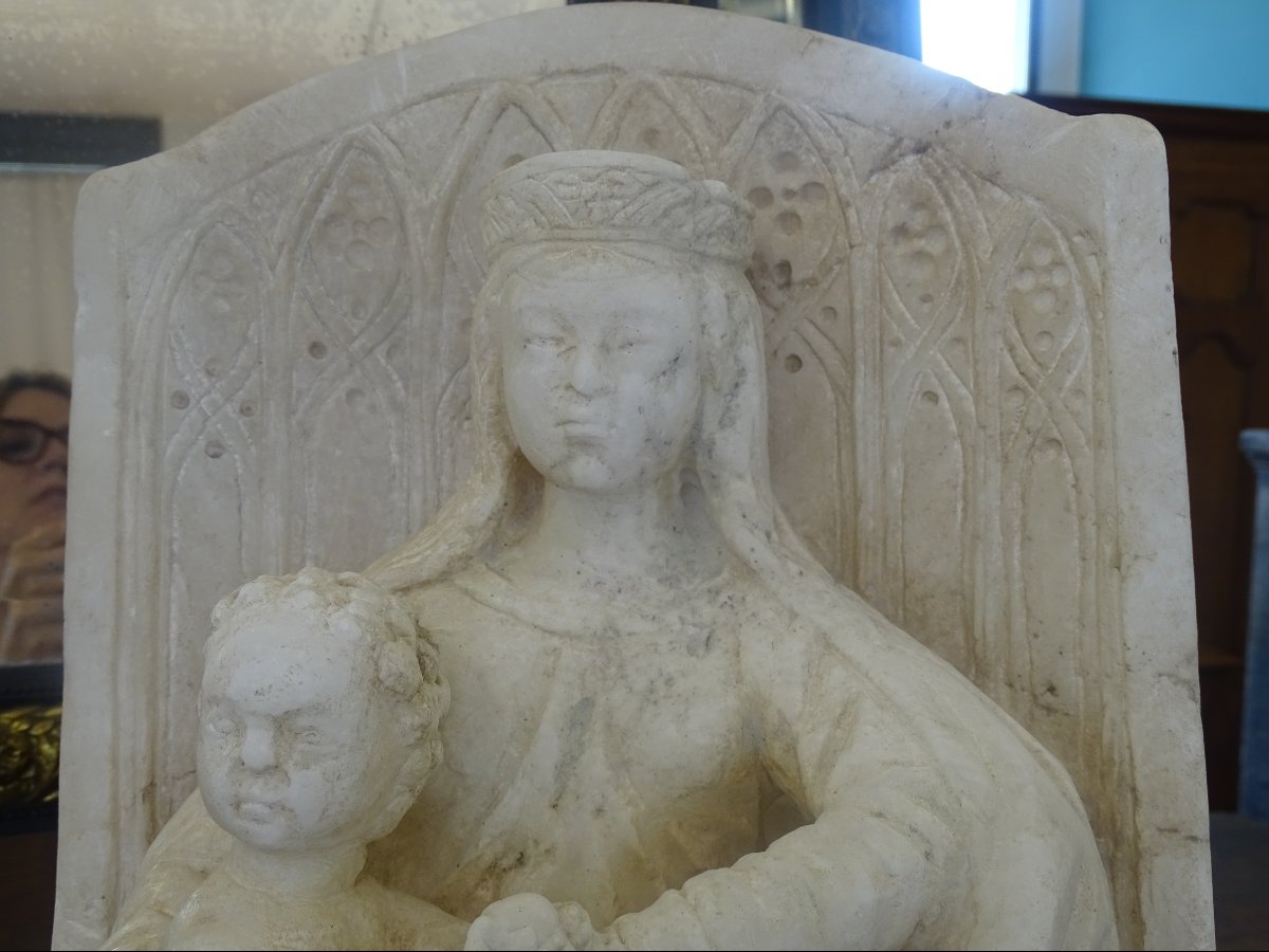 Sculpture en albâtre "Madone sur le trône avec enfant"-photo-5