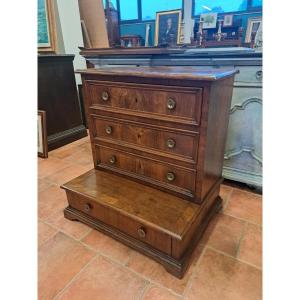 Genouillère du XVIIIe siècle toscane en noyer