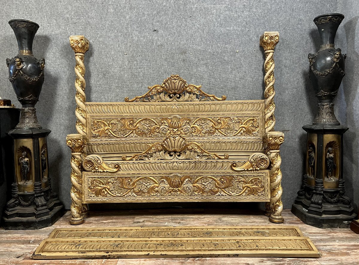 Monumental Half Canopy Bed From Renaissance Style Castle In Carved And Gilded Wood-photo-1