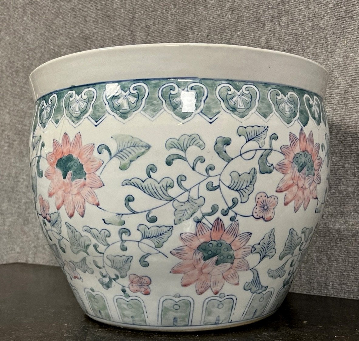 Chine Fin XIXeme : Cache Pot Ou Aquarium En Porcelaine Aux Lotus  Blanc, Bleu, Rose  -photo-3