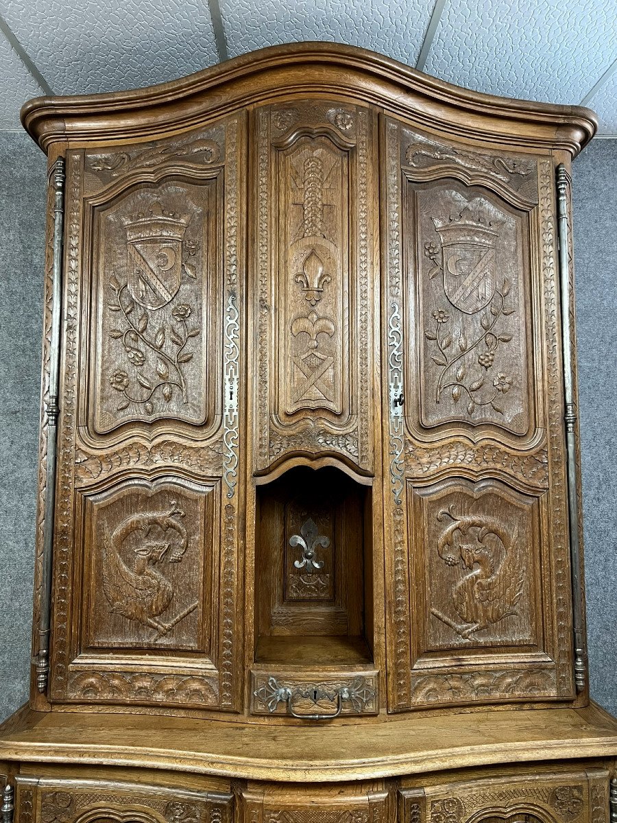 Louis XV Curved Retractable Credenza In Fully Carved Oak-photo-4