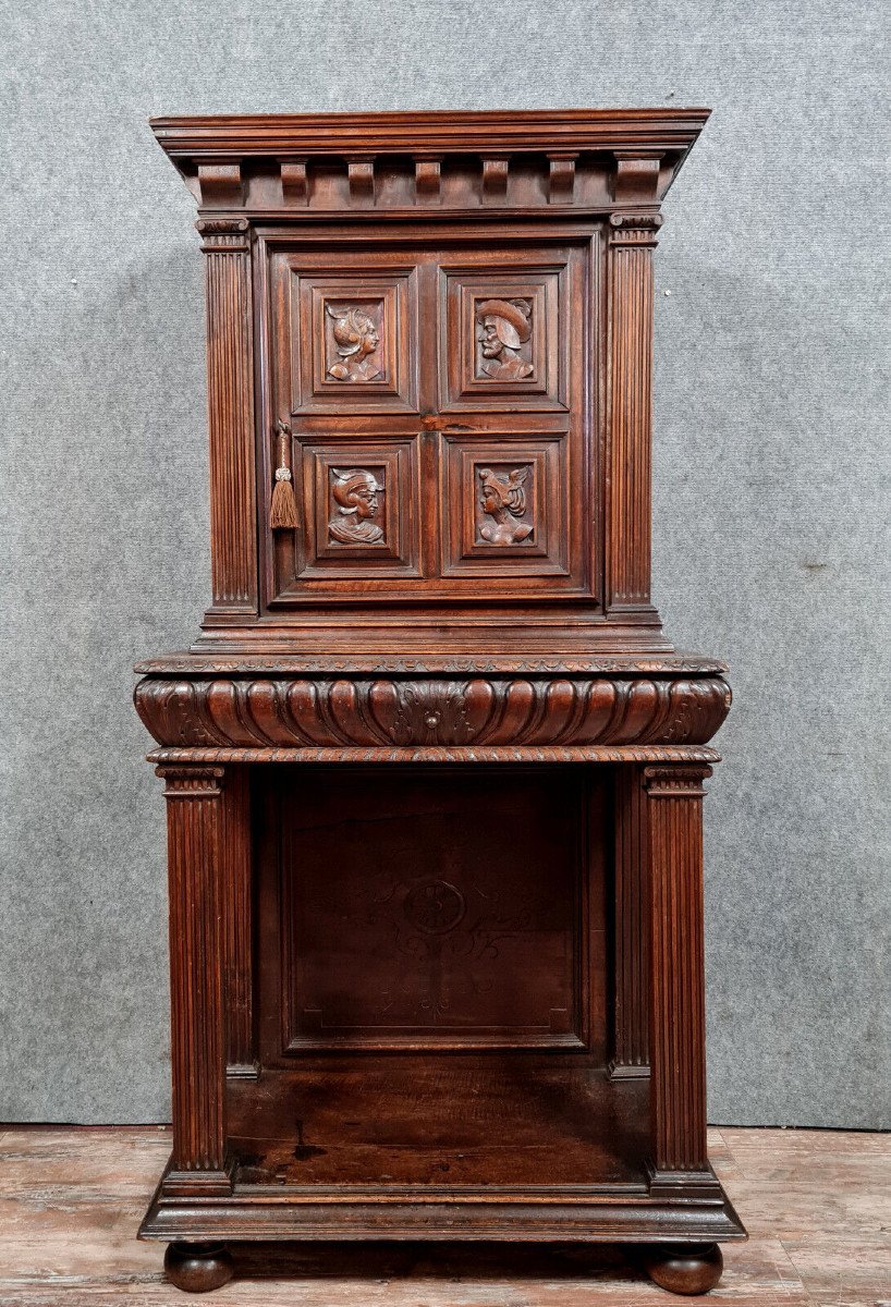 Cabinet Dressoir Style Renaissance En Noyer Massif 