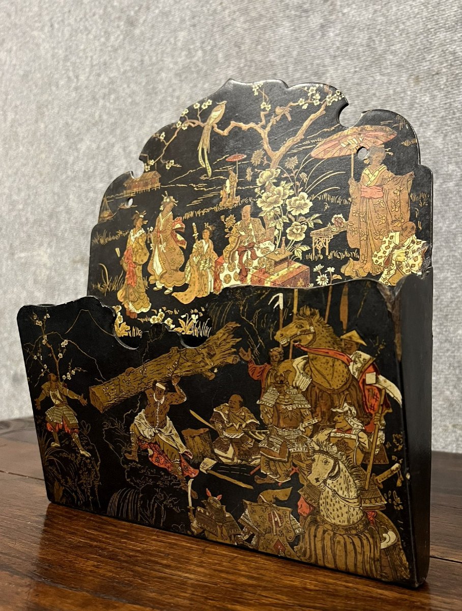 Porte Courrier Japonisant époque Napoléon III En Bois Laqué Noir à Décor De Scènes Animées -photo-3