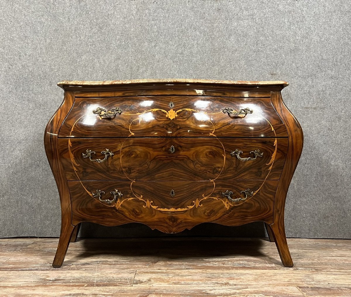 Large Curved Venetian Louis XV Style Commode In Marquetry