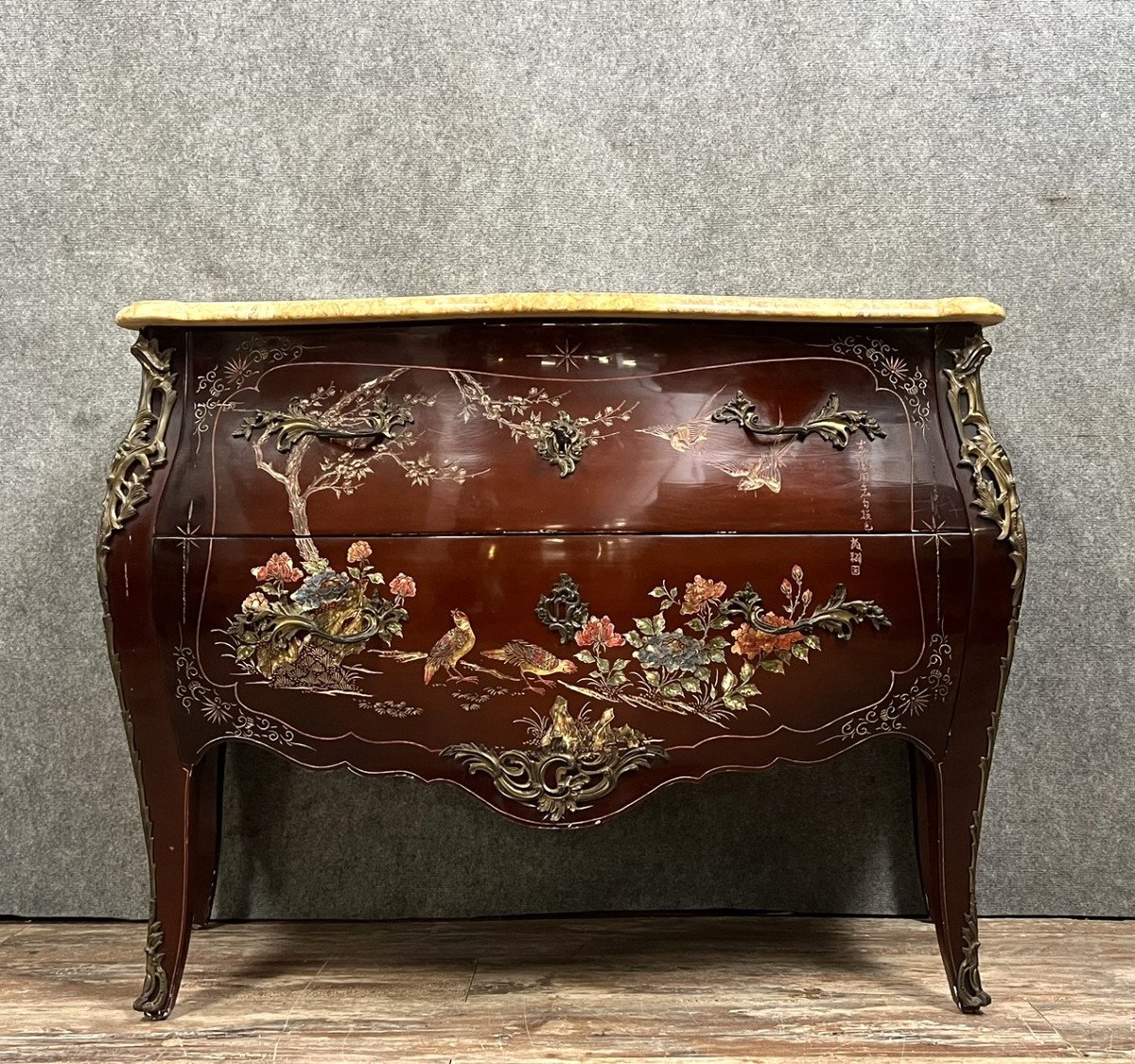 Curved Sauteuse Commode In Lacquer With Chinese Decor 20th Century (b)   