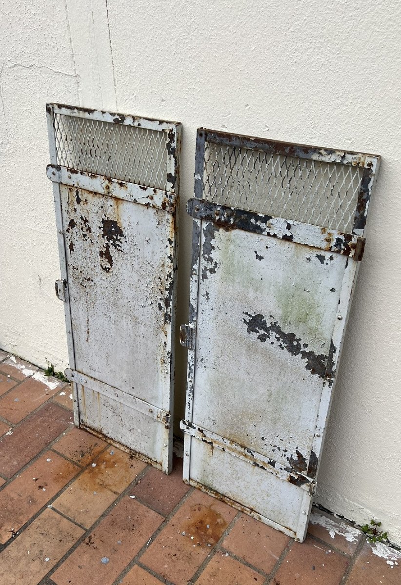Industrial Design: Rare Double Studded Cast Iron Security Door For Premises Windows -photo-3