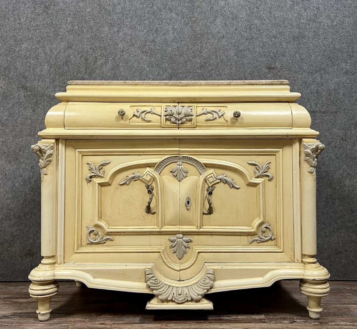 Atypical Venetian Baroque Commode With Doors In Lacquered Wood