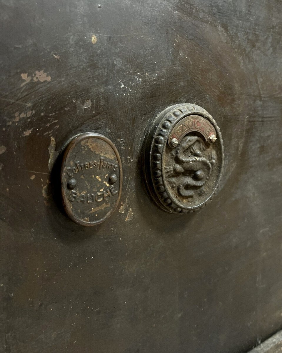 Old Bauche Armored Safe -photo-1