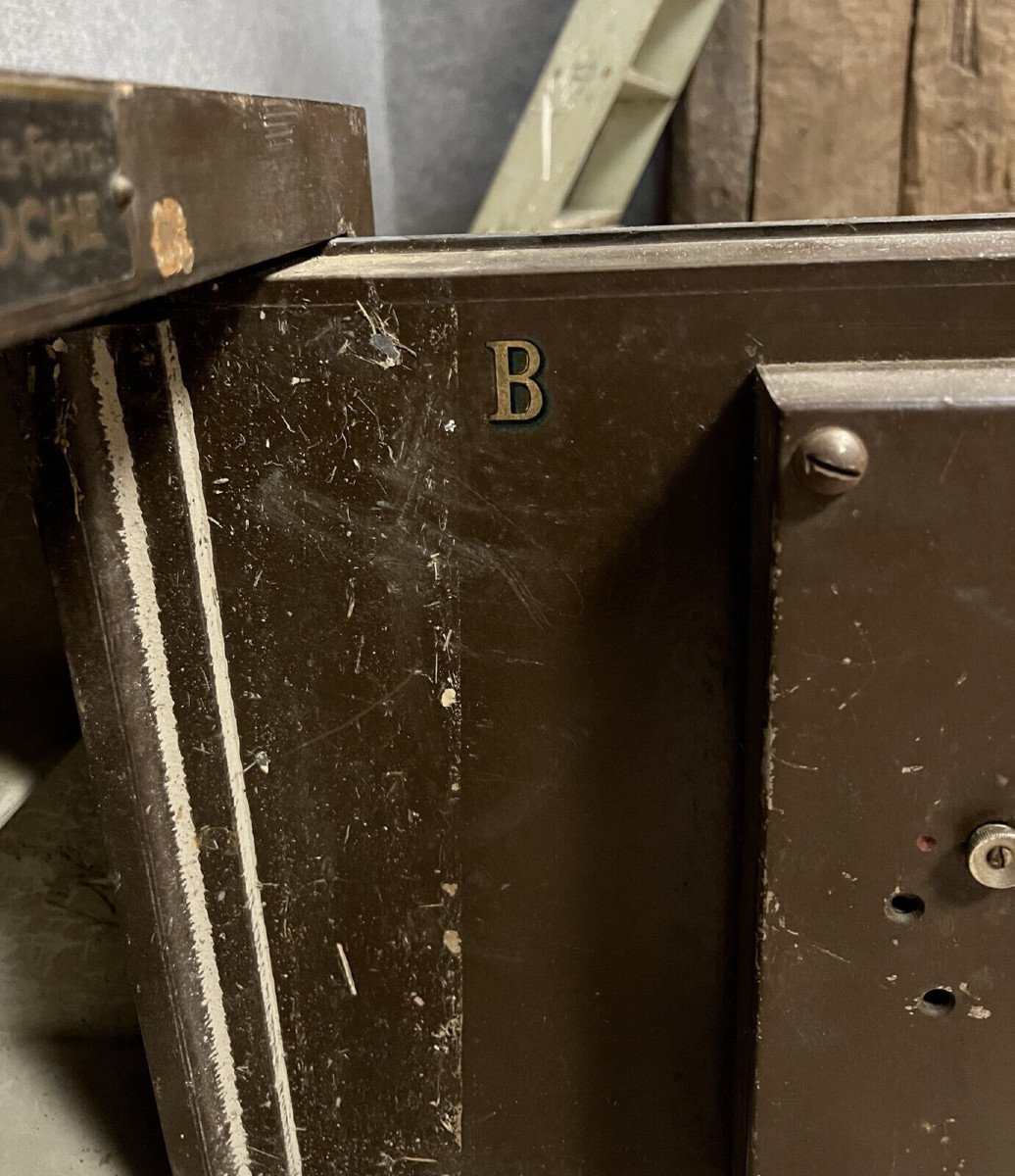 Old Bauche Armored Safe -photo-3