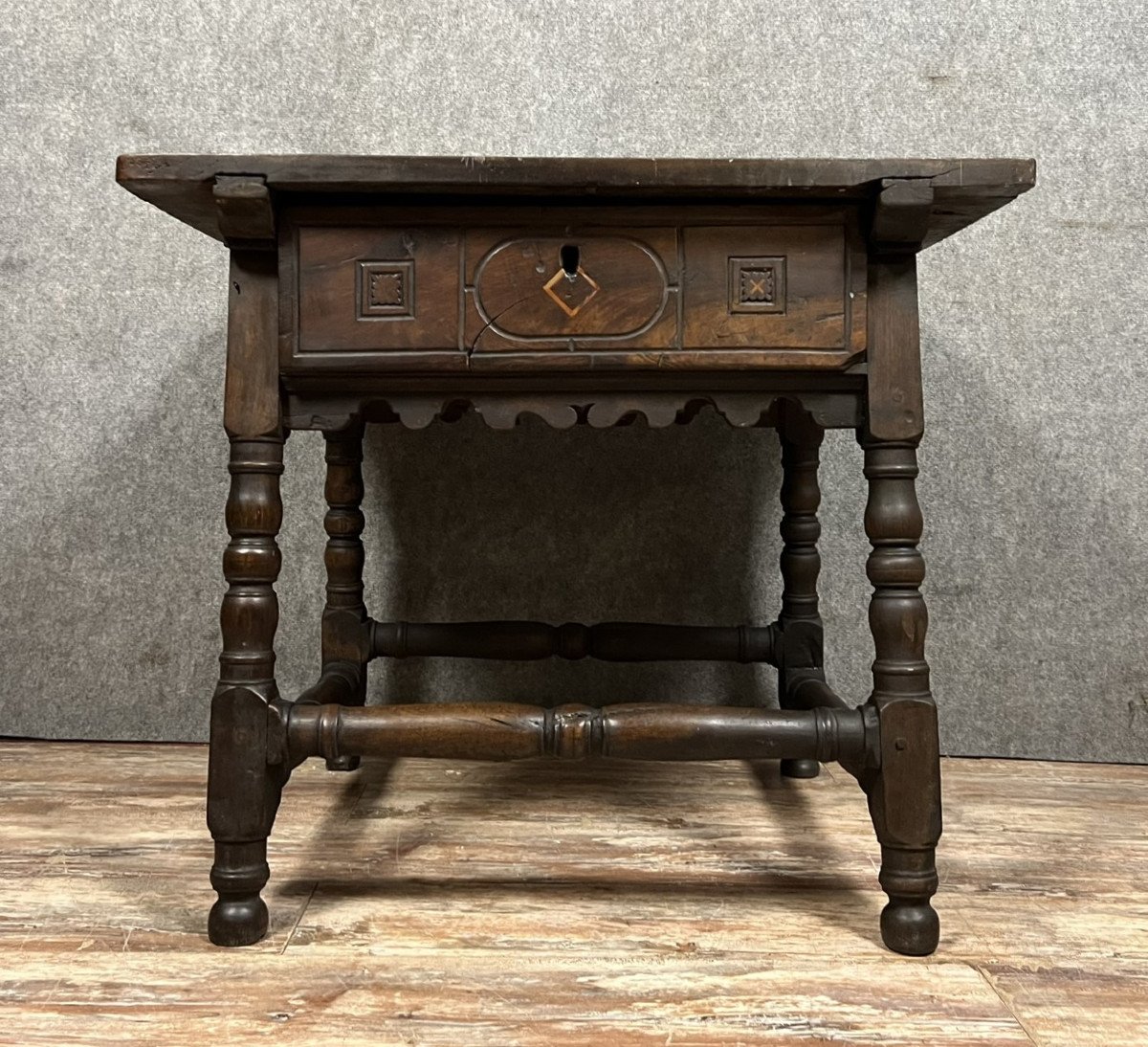 Bureau De Changeur époque Louis XIII En Noyer Massif 