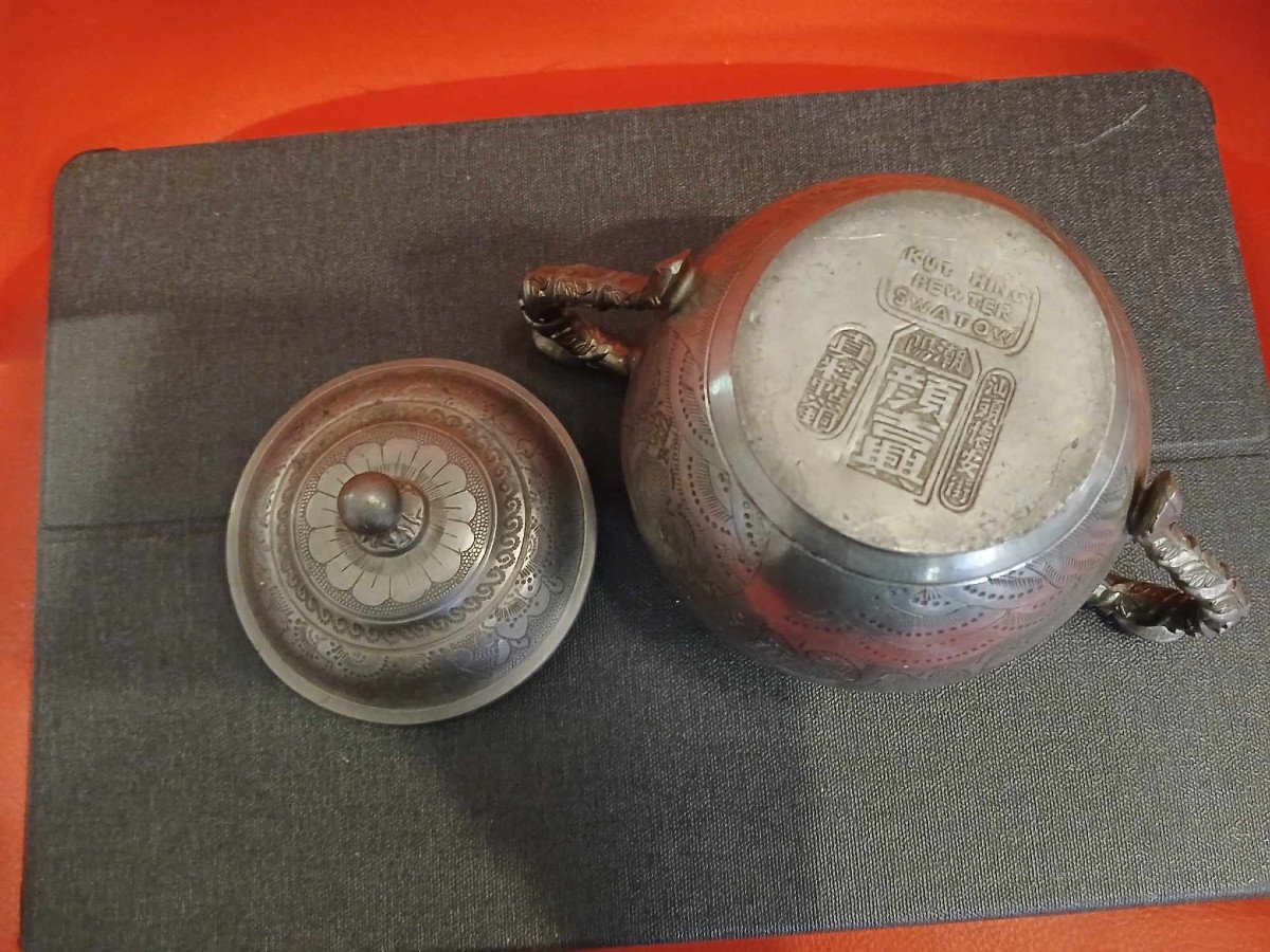 China Early 20th Century: Rare Pewter Tea Pot Signed Under The Heel -photo-5