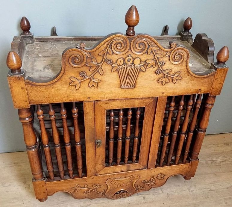 Louis XV Period Provencal Panetière In Carved Walnut 