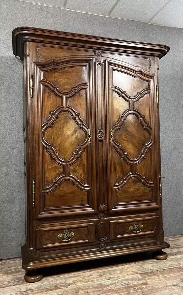 Armoire époque Louis XIII En Noyer Mouluré à Décor De Réserves Et Quadrilobes Vers 1700-photo-1