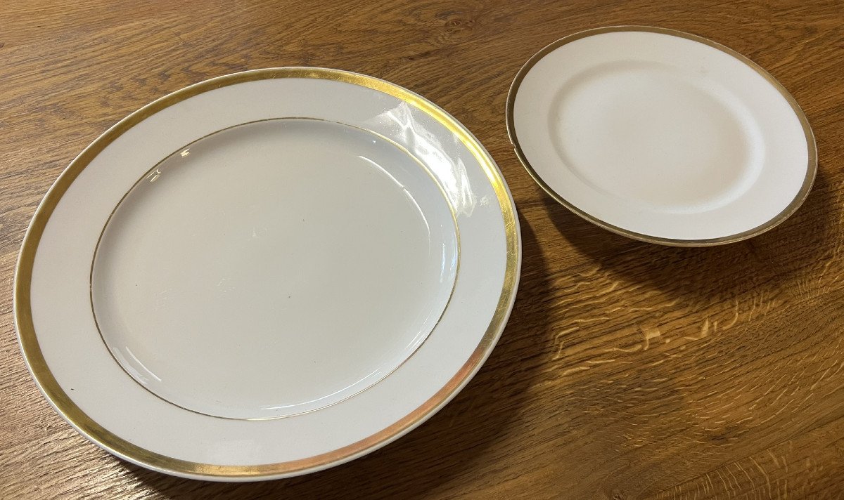 Paris Porcelain: 2 Large Dishes With Gilding Highlights -photo-1