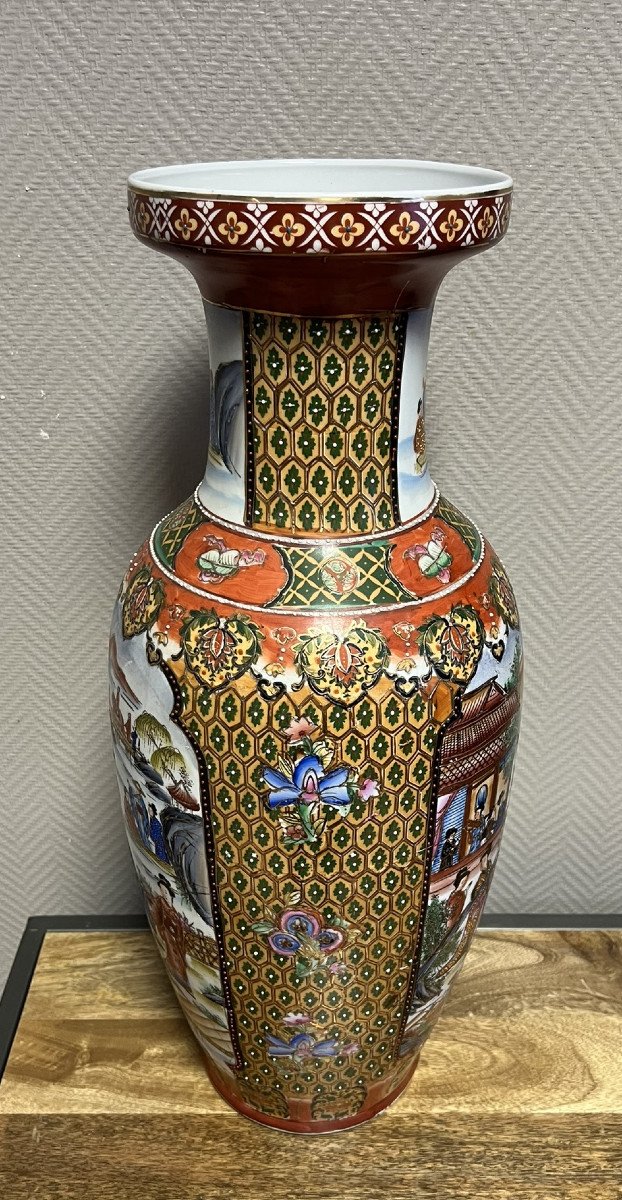 Asia 20th: Large Porcelain Vase -photo-3