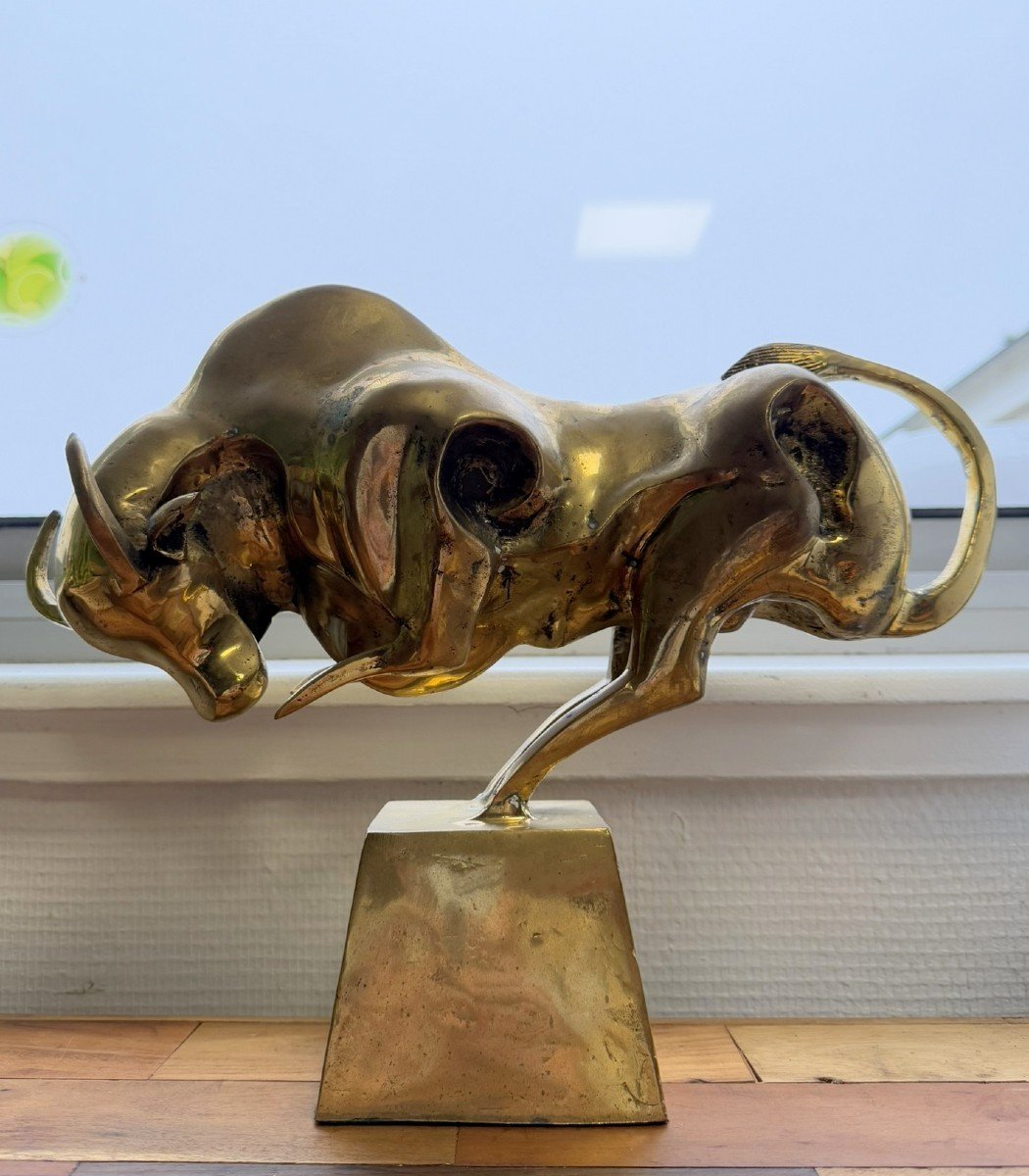d'Après Dali: Sculpture En Bronze Doré Figurant Un Taureau Abstrait