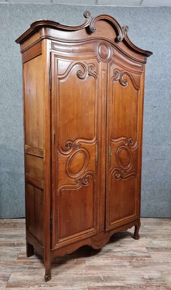 Armoire Cauchoise époque Louis XV A Chapeau De Gendarme En Pin Massif Vers 1750-photo-2