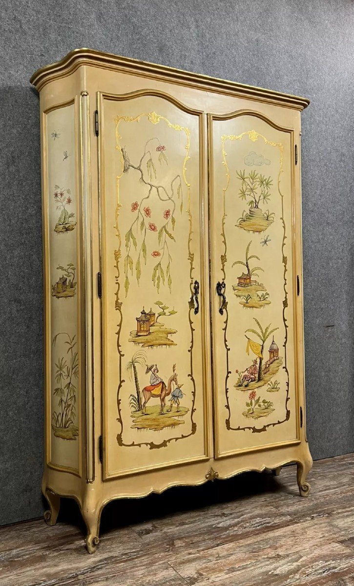 Armoire Vénitienne Galbée A Décors Chinois