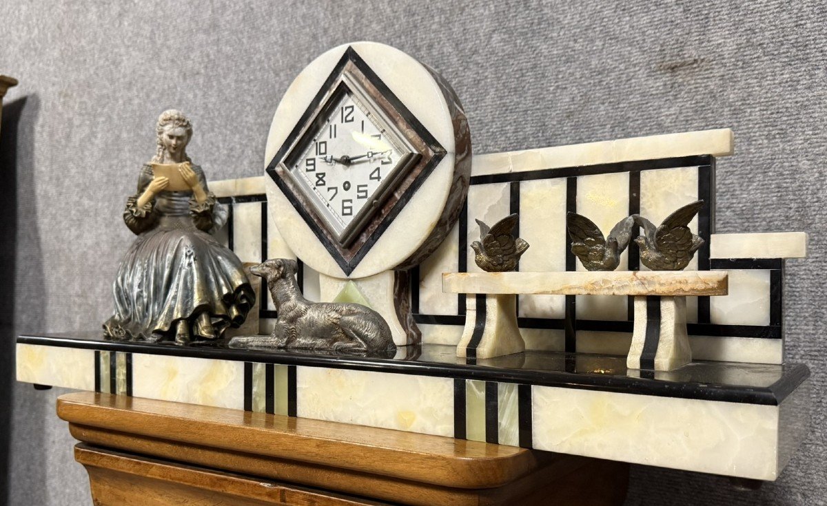 Art Deco Period Clock In Spelter And Marble-photo-2
