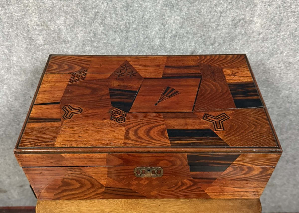 Secrétaire De Voyage En Marqueterie , Japon époque Meiji (1868-1912) 