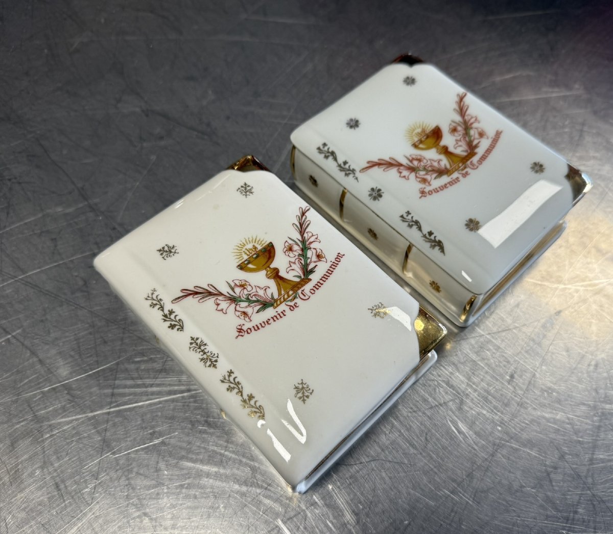French Porcelain: 2 Communion Souvenir Boxes With Painted And Gilded Decor -photo-2