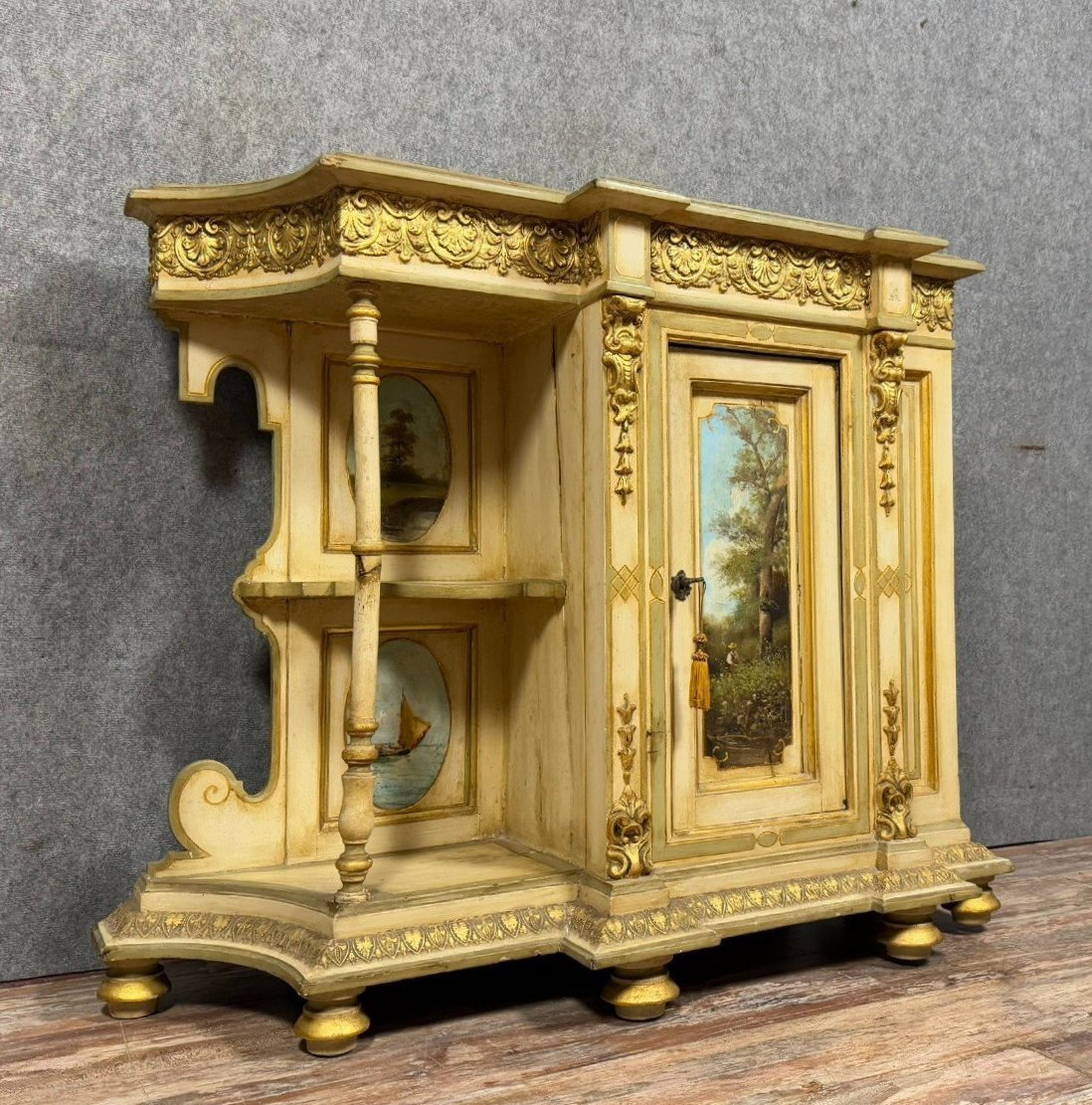 Rare Meuble Vénitien De Forme Particuliére En Bois Laqué -photo-4