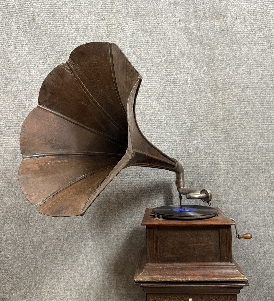 Gramophone Ancien A Pavillon Bois 