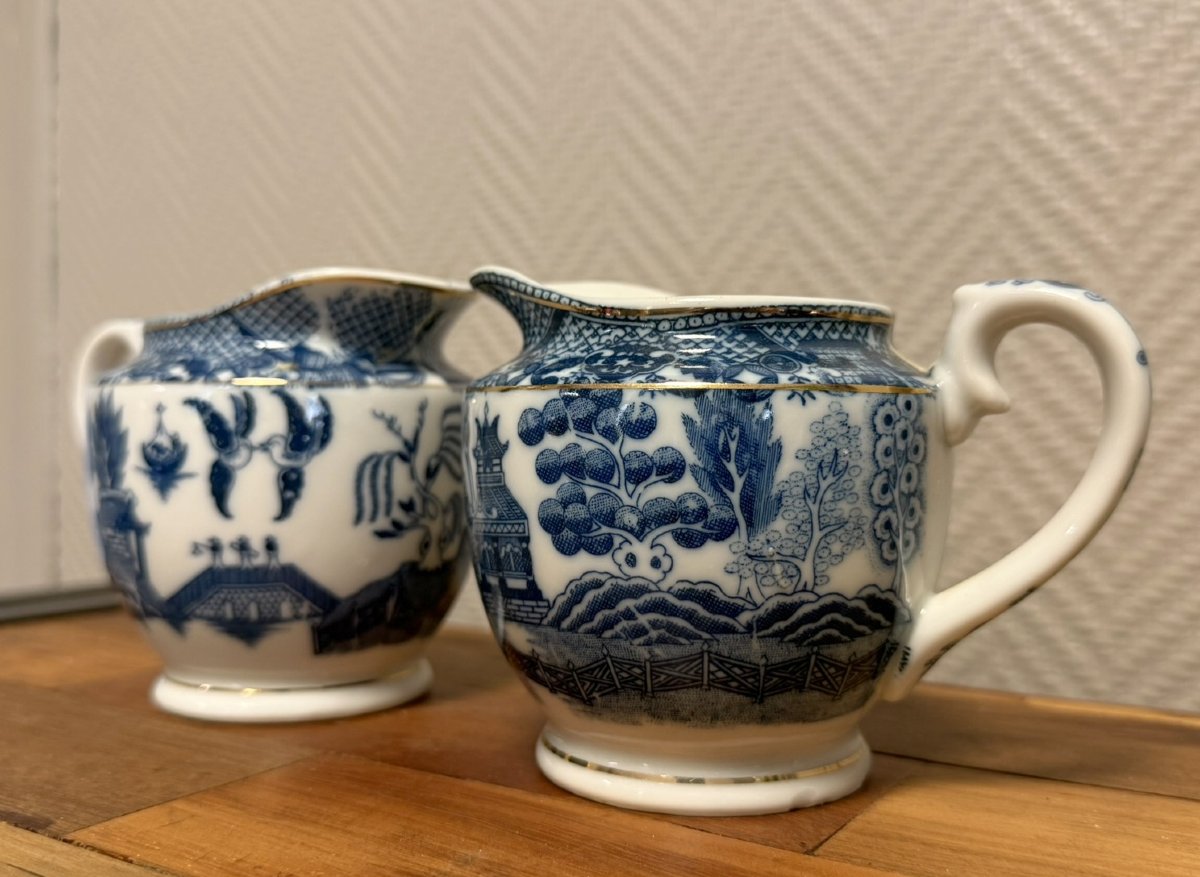 Paire De Verseuses Anglaises En Porcelaine A Décors Asiatique -photo-3