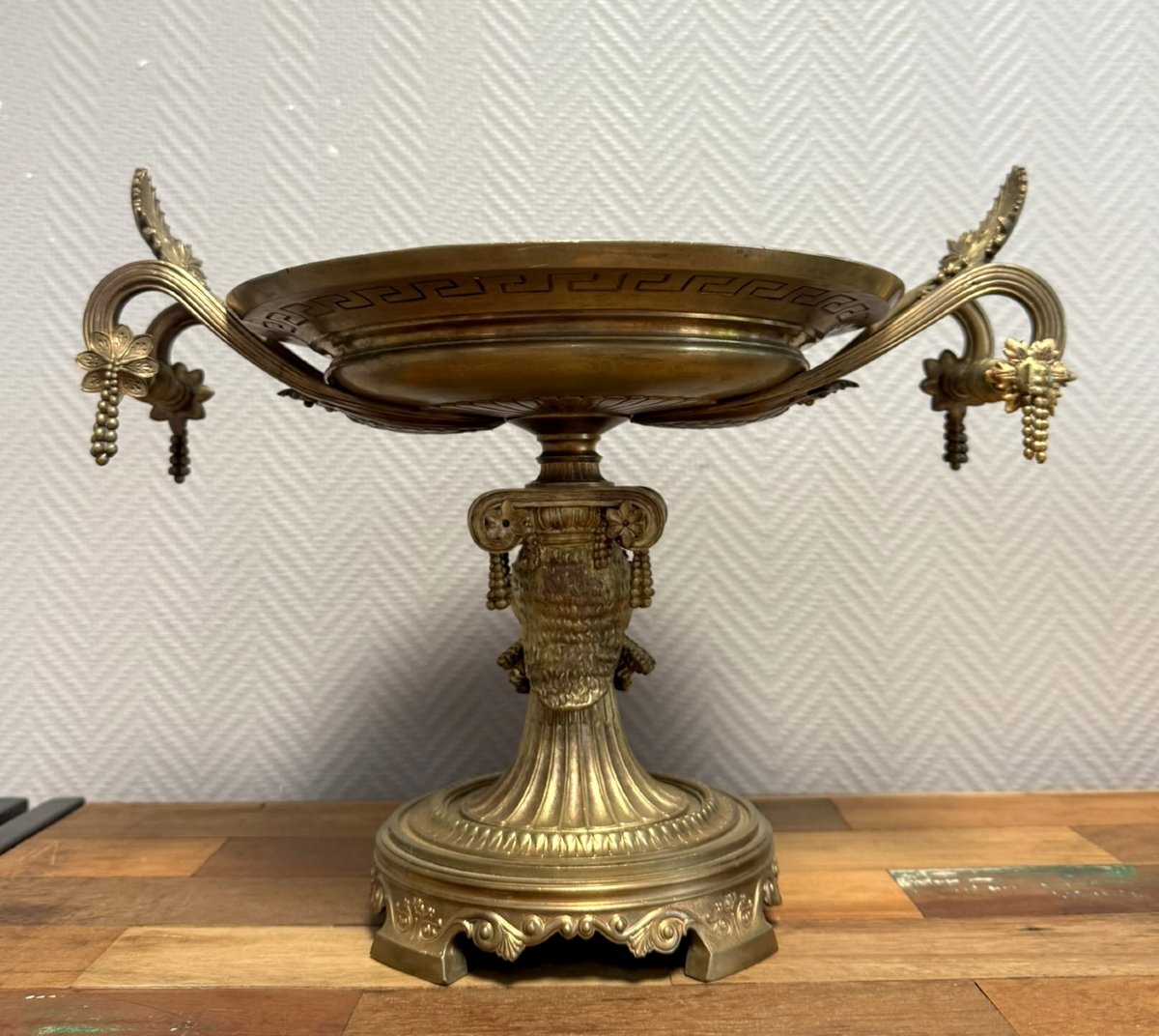 After Barbedienne: Important Bronze Cup On Pedestal With Neo-etruscan Decoration-photo-1