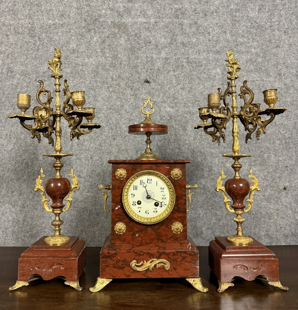 Garniture De Cheminée époque Napoléon III Composée D’une Pendule Et De Deux Candelabres 